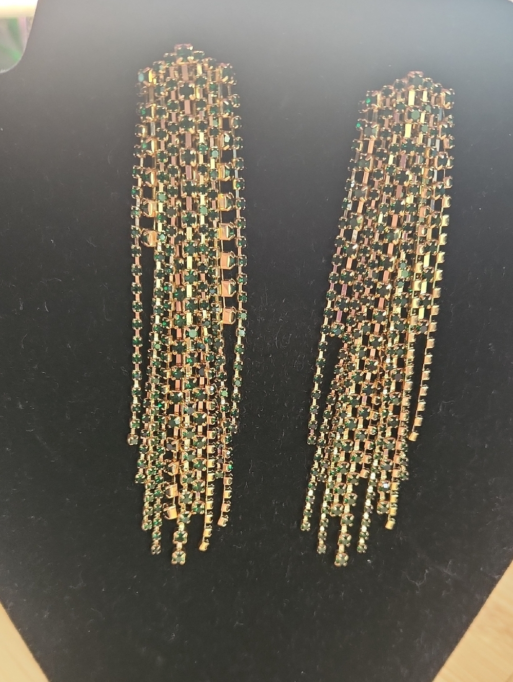 Vintage Gold Tone Emerald Green Rhinestone Fringe Waterfall Dangle Earrings *C6